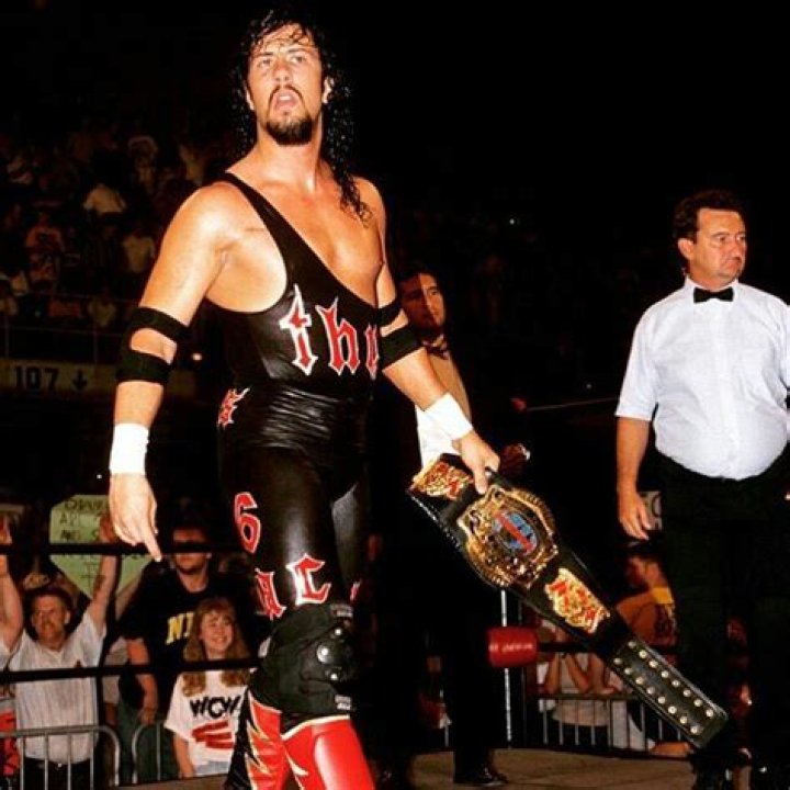 Syxx with the WCW Cruiserweight title