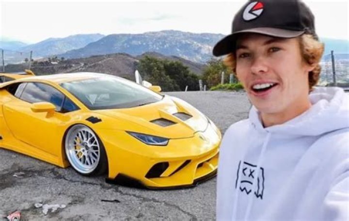 Tanner Fox Age, Girlfriend, Net Worth, Height, Weight 2023 World
