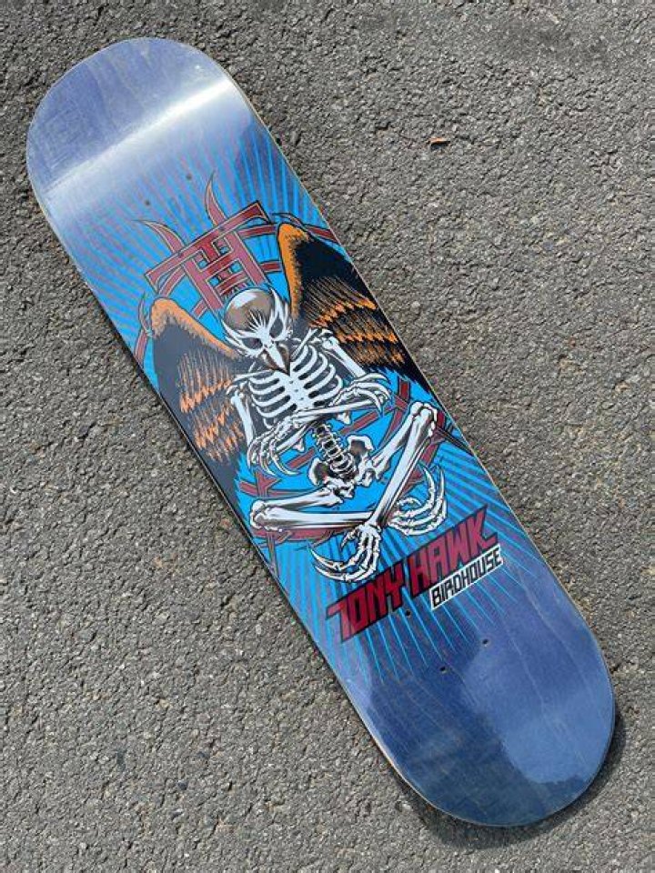 Tattoo Artist Surprises Skateboarding Legend Tony ‘Birdman’ Hawk With the
Perfect Masterpiece