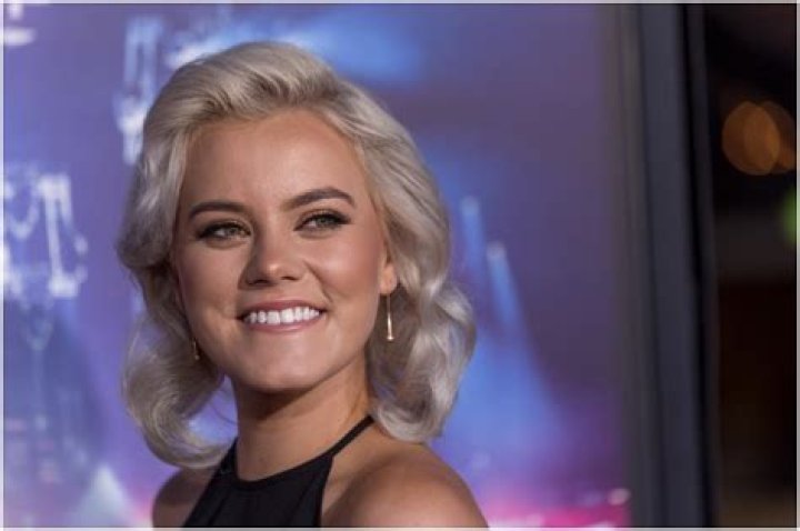 Taya Smith Age, Net Worth, Songs, Fiance, Hillsong on