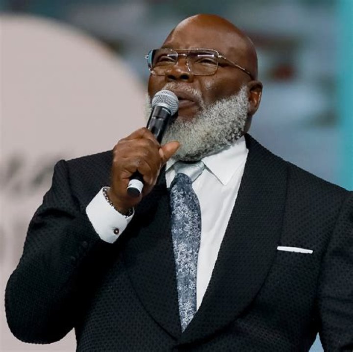 T.D. Jakes!! See Photo of him at Age 37 with his Family