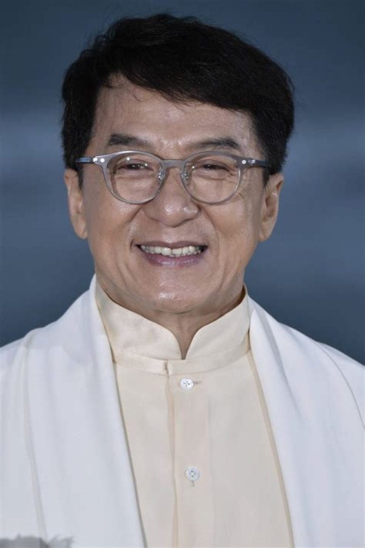 “That’s My Girlfriend”: Jackie Chan Received Bizarre Thoughts Following a
Heartwarming Gesture by the Crowd Once