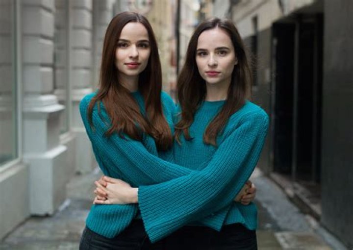 The powerful connections of twins in pictures Twin photography