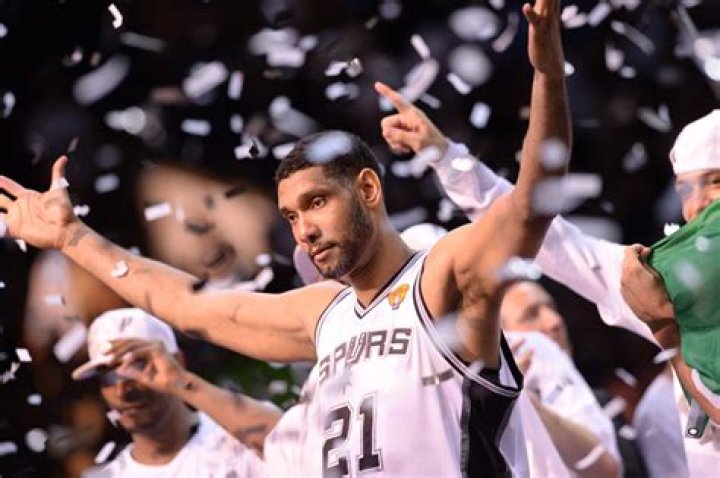 Tim Duncan High-Five