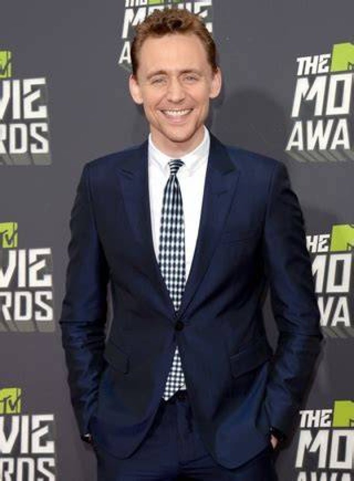 Tom Hiddleston Height, Weight, Age, Girlfriends, Family, Biography