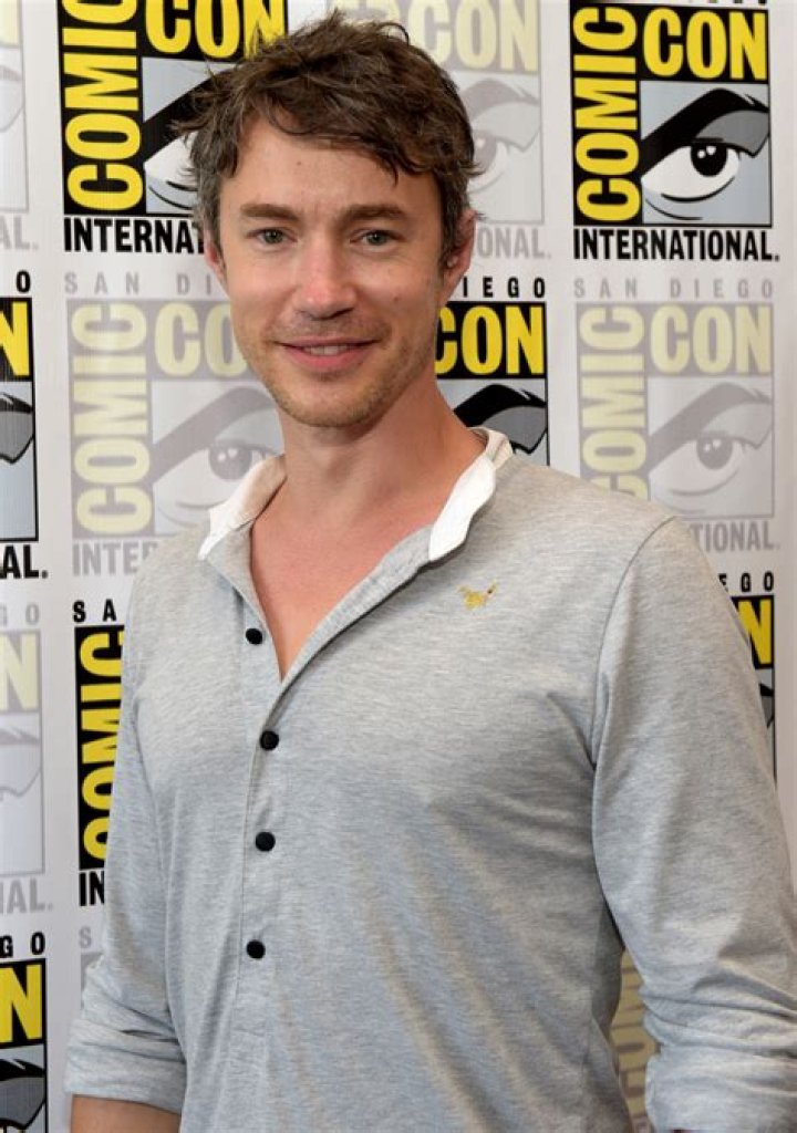 Tom Wisdom as Irvine in Berserk 