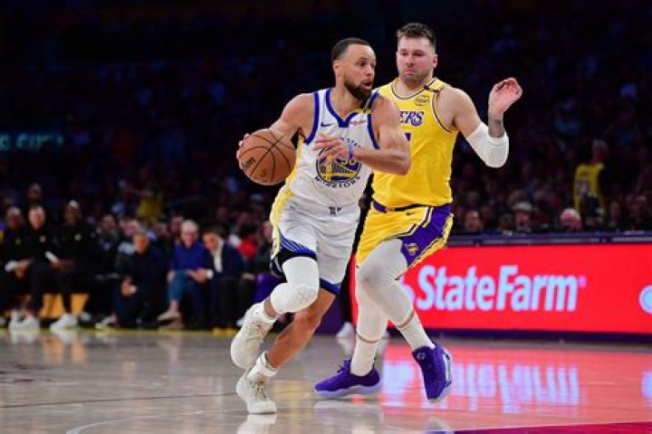 “Trade This Man to The Lakers”: Stephen Curry Reaction to Warriors Nightmare
Sends NBA World in a Frenzy