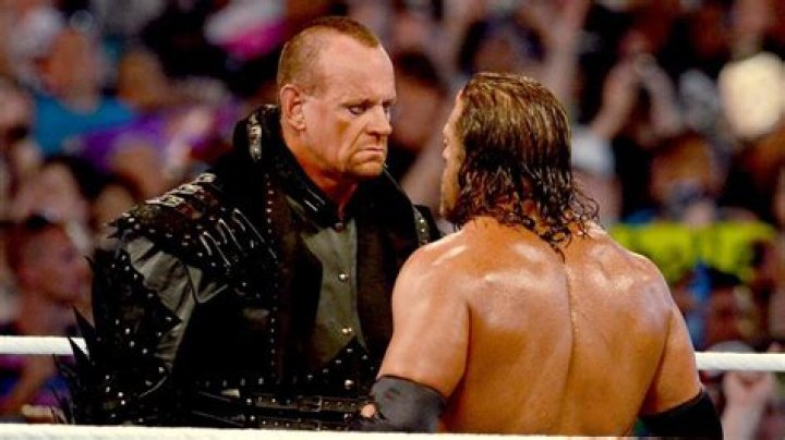 Triple H vs Undertaker