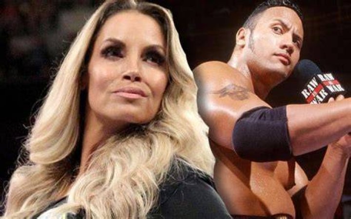 Trish Stratus kisses The Rock