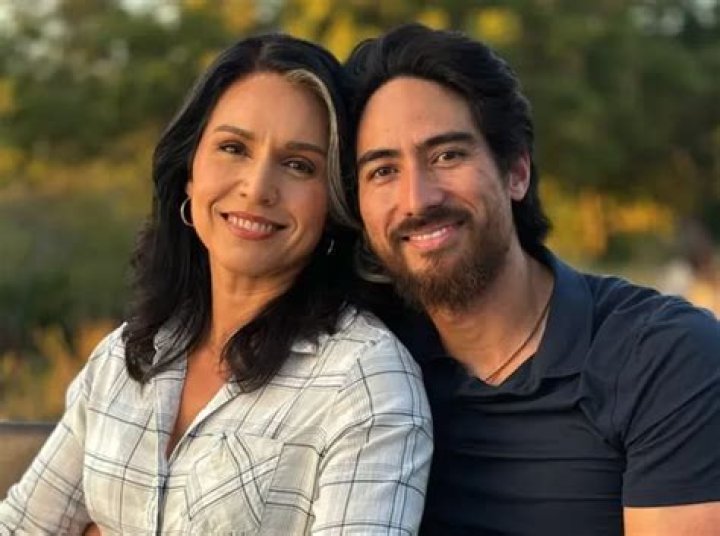 Tulsi Gabbard Bio, Age, Net Worth, Husband & Married