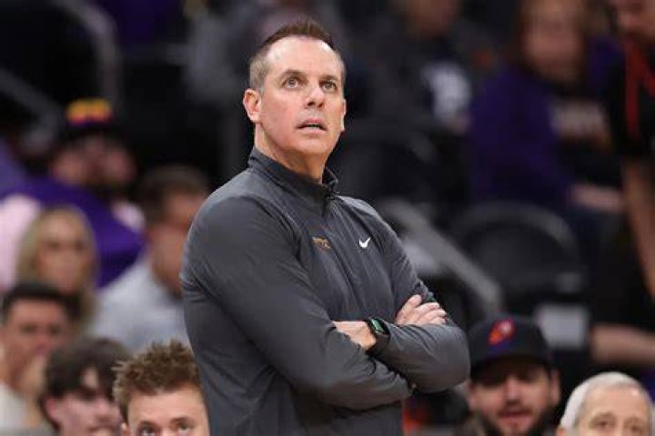 Under Pressure Lakers Coach Finds Unlikely Source of Support From Ex-Suns Star