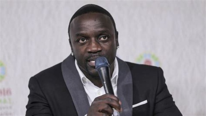 United For Africa Rapper Akon stellt uns seinen Papa vor!
