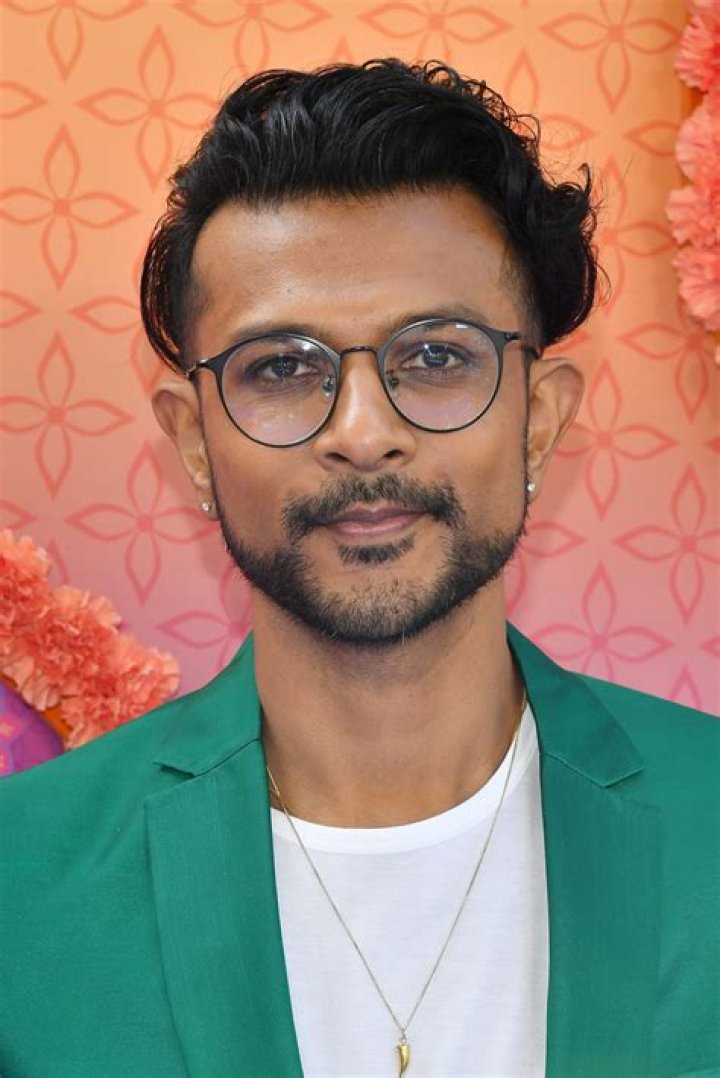 Utkarsh Ambudkar Height, Weight, Age, Body Statistics Healthy Celeb