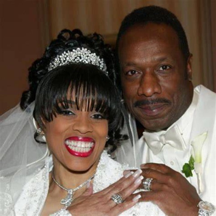 VICKIE WINANS ASKS EX HUSBAND MARVIN WINANS FOR IN FRONT OF