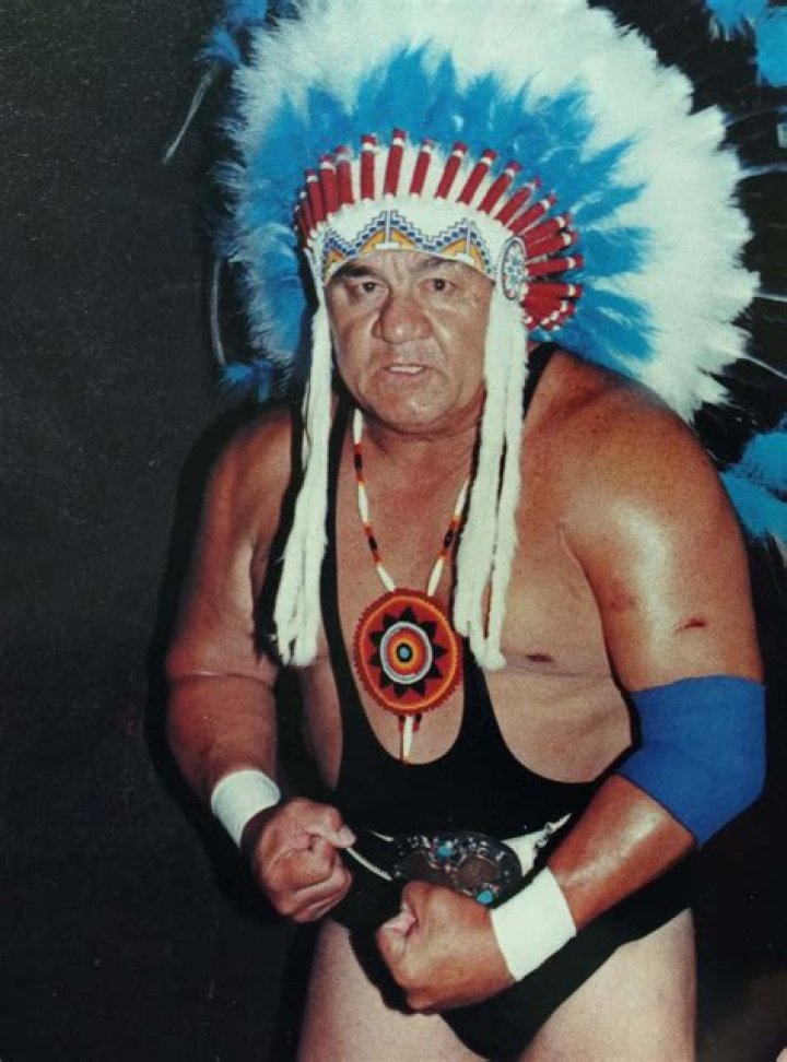 Wahoo McDaniel doing a wrestler pose in his football uniform