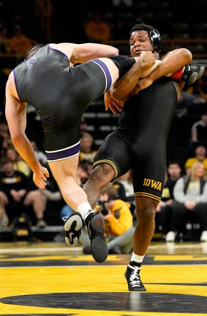Watch: Iowa Hawkeyes Wrestling Star Maneuvered Pin/Fall Within 28 Seconds on
Program’s Historic Night