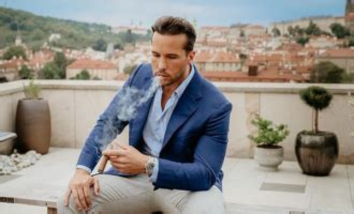WATCH: Tristan Tate Attacks Multiple Men and Brutally Knocks One Out for Sitting
on His Brother’s Bugatti