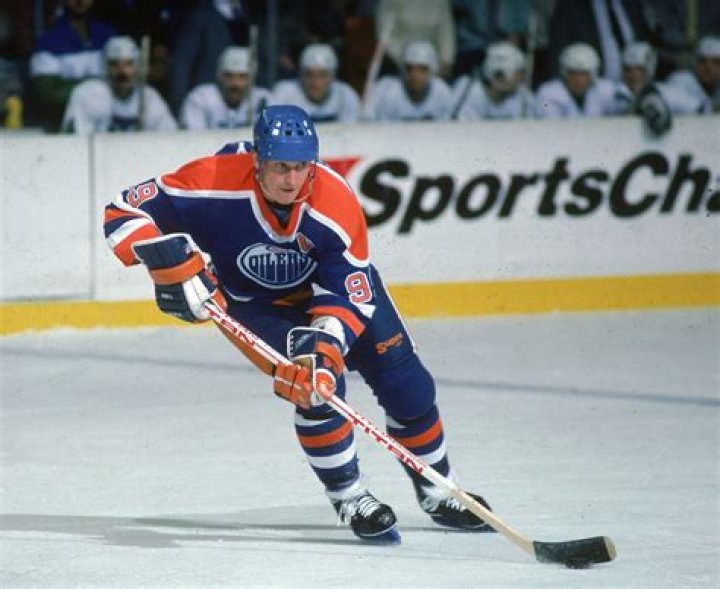 Wayne Gretzky of the Edmonton Oilers and his girlfriend Vicki Moss