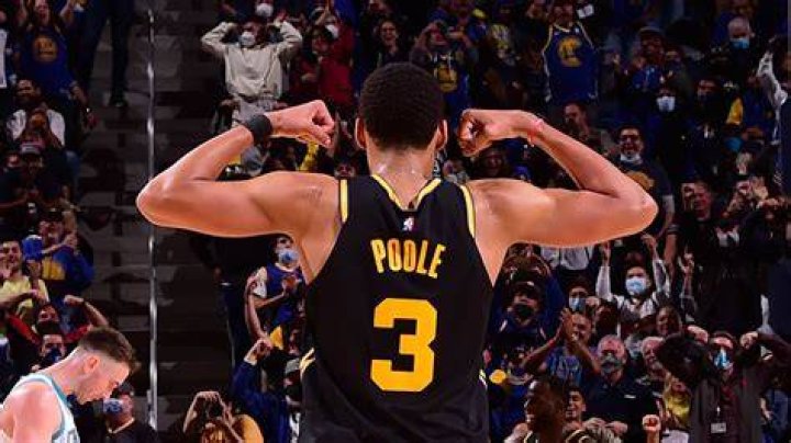“We Boutta Have a Poole Party Tonight”: Warriors Fans Predicted Jordan Poole
Balling Out vs Celtics After He Displayed Stephen Curry-Esque Moves in Practice
