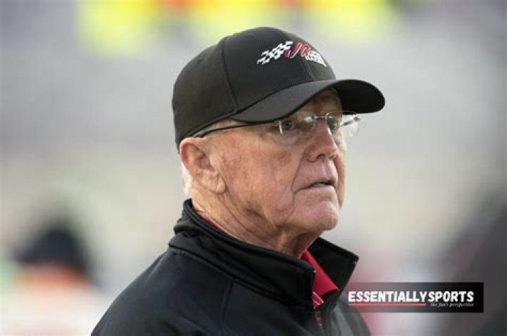 “What Is Going on!” – Erik Jones Calls Out Joe Gibbs for Removing His Driver,
Forcing Fans to Speculate on JGR’s Curious Ploy
