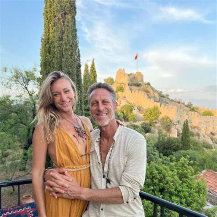 Who Is Mark Hyman Wife Mia Lux? Wiki, Age, Height, Net Worth