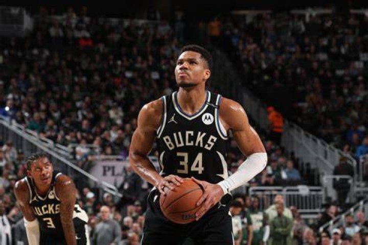 Why Does Giannis Antetokoumpo Wear 34 for the Milwaukee Bucks?