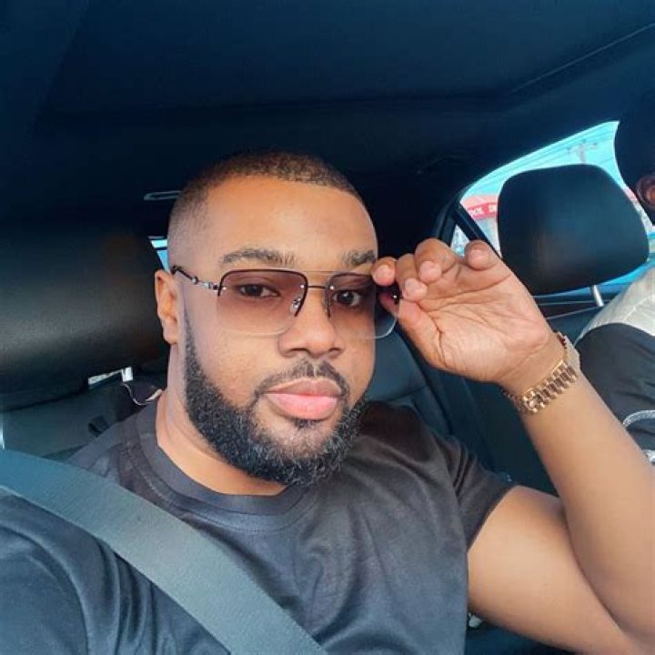 William Uchemba gifts the family of late Jimoh Isiaq N1 million