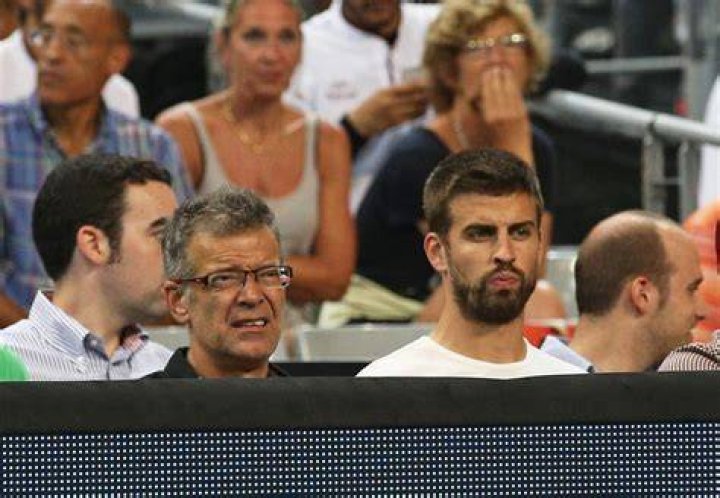 With a Frown and a 4-Word Scathing Remark, Gerard Pique’s Father Dismisses
Shakira’s Ex’s Wedding Rumors With Girlfriend Clara Chia Marti