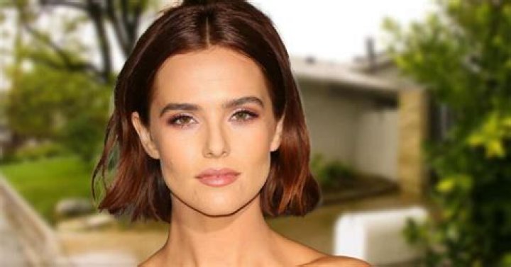 Zoey Deutch Net Worth 2023 Wiki, Married, Family, Wedding, Salary